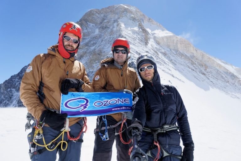 Снаряжение для зимней рыбалки. Венум боец. Спортсмен в костюме. Одежда для квадроцикла finntrail. Экипировка для квадроцикла finntrail.