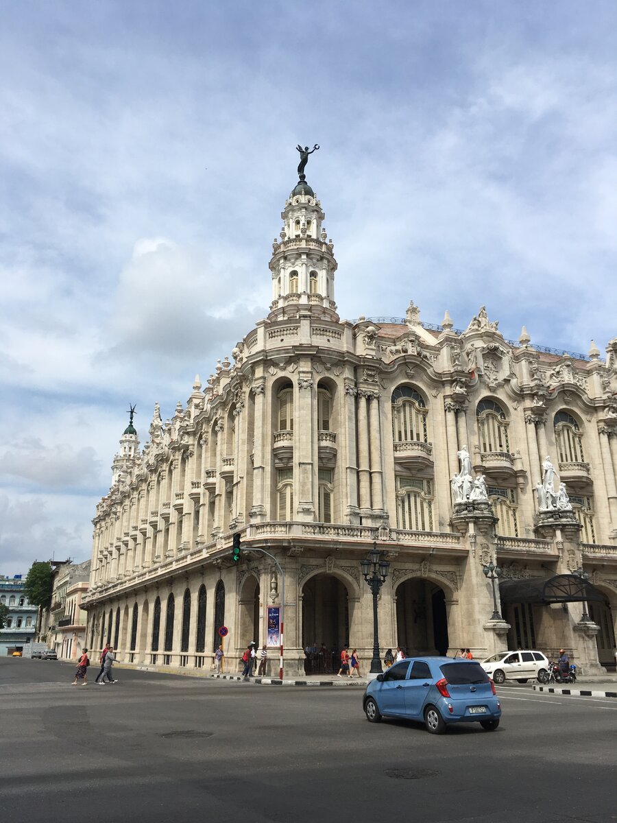 Знаменитый Большой театр Гаваны им. Луисии Алонсо.