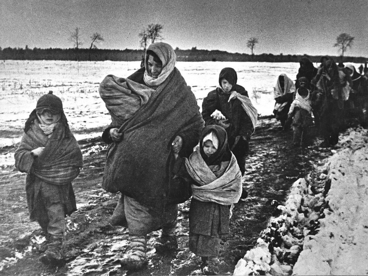 
В родное село (1943)
