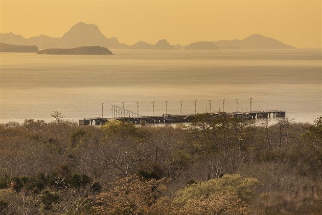 Весь Национальный парк Комодо охраняется постоянной охраной. Вы не можете войти на остров без них.