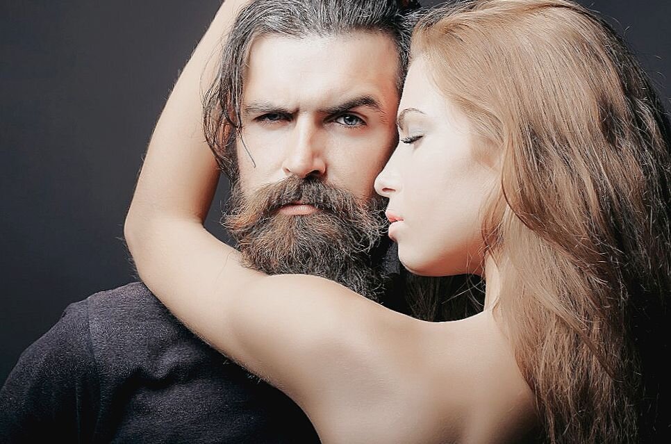Девушка с парнем с бородой фото
