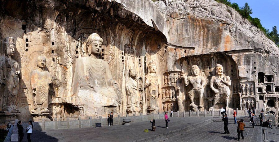 Одни из главных достопримечательностей Лояна - его пещеры