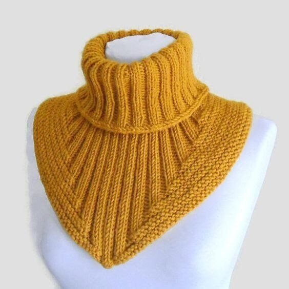 красивая манишка спицами с воротником