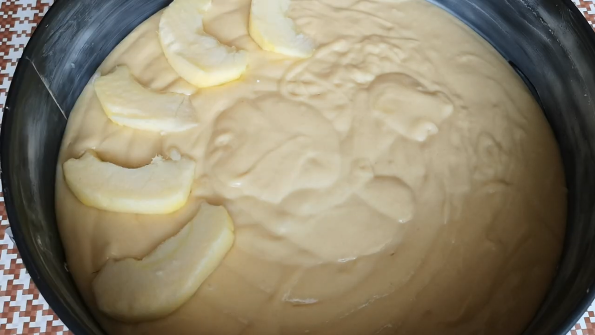 Очень быстрый рецепт шарлотки с яблоками