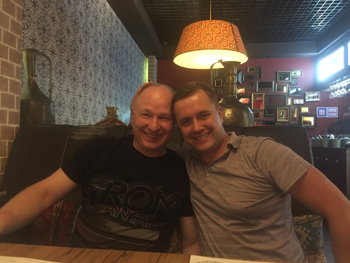 Разница с верхней фотографией 18 лет