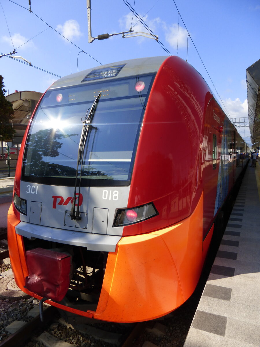 Электропоезд "Ласточка" на ст.сочи