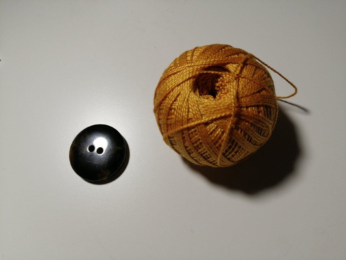 Пуговица и нить