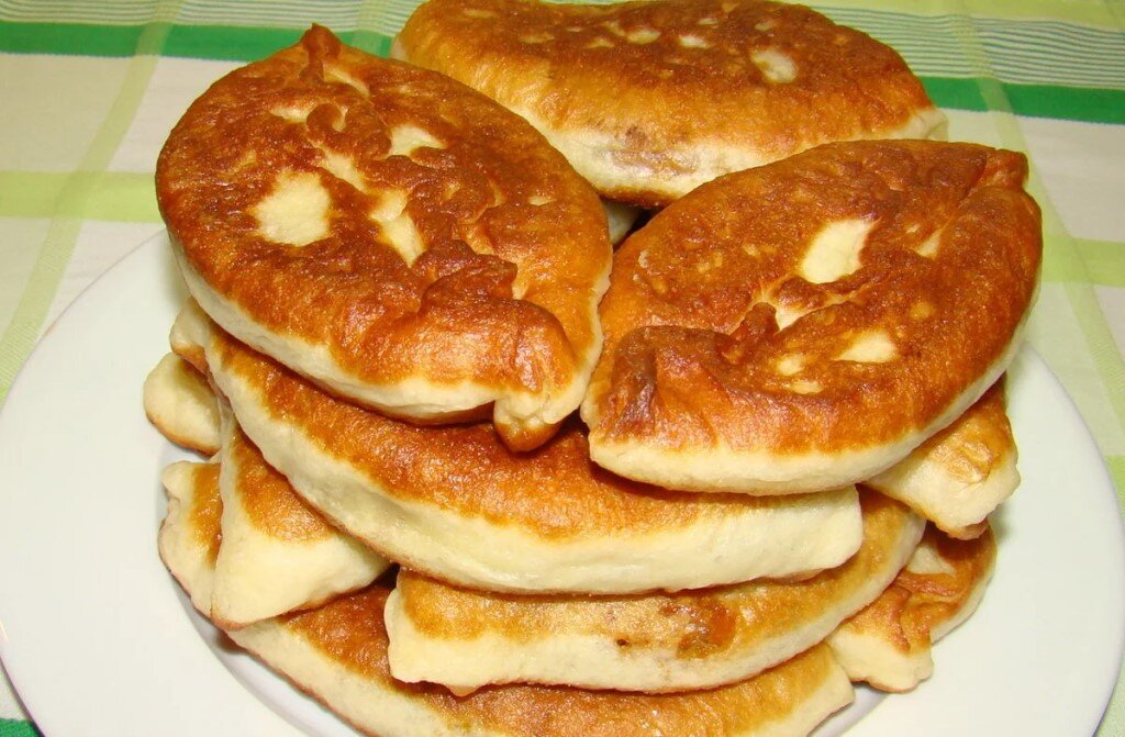 Бытует мнение, что в дешёвых кафе используют мясо собак и кошек. Этот вопрос я задала хозяину кафе Ашоту. 