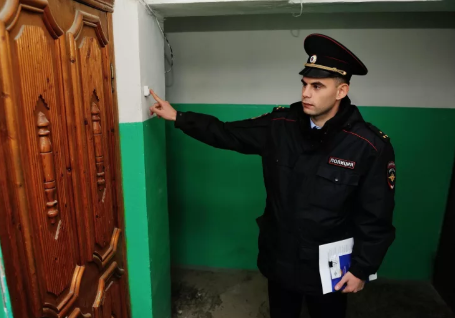 "Откройте, полиция!"