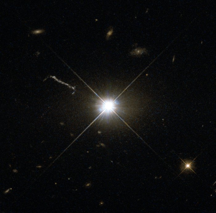 Снимок квазара 3С 273, сделанный телескопом Хабла