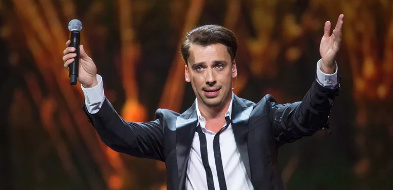 Максим Галкин на своём новом выступлении. Источник: kuda-sochi.ru