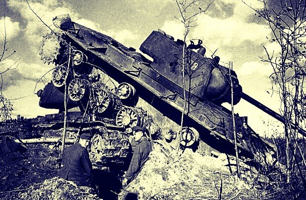 Фото: подбитые танки КВ-1.