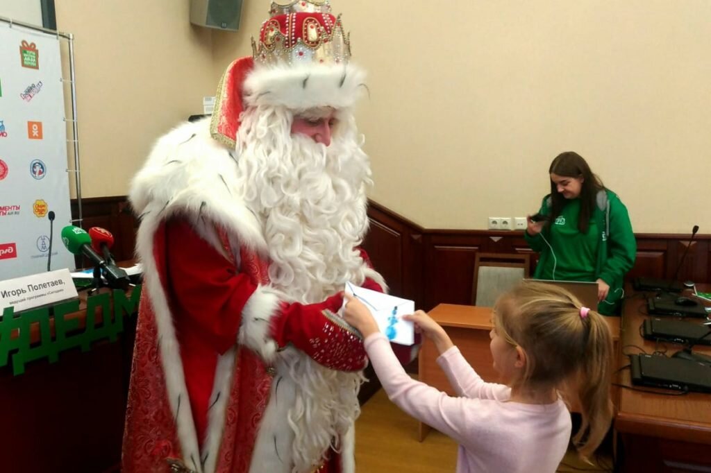 Маленькие корреспонденты узнали первыми о планах Деда Мороза в канун его дня рождения