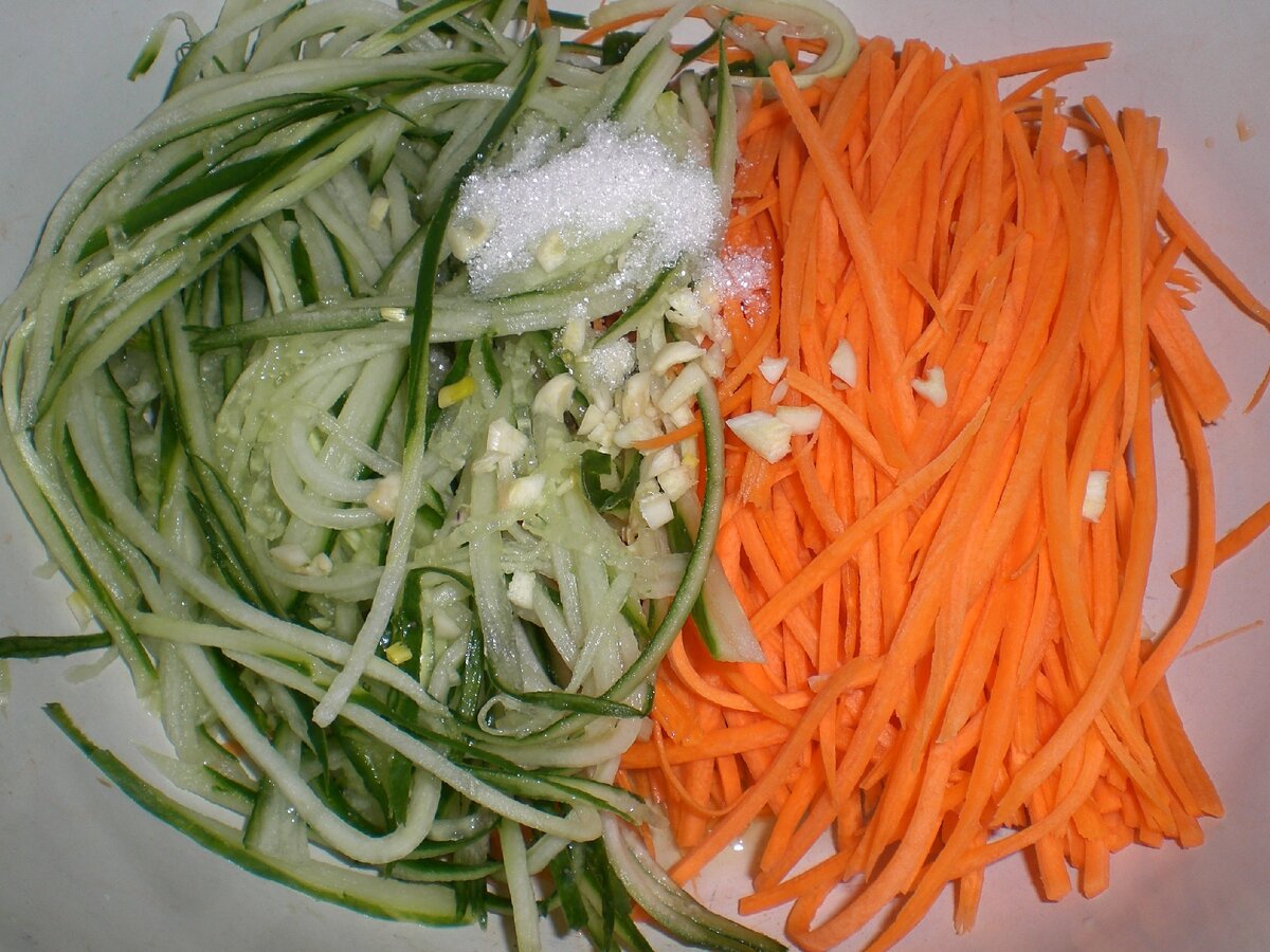 Такой салатик не стыдно подать даже на новогодний стол