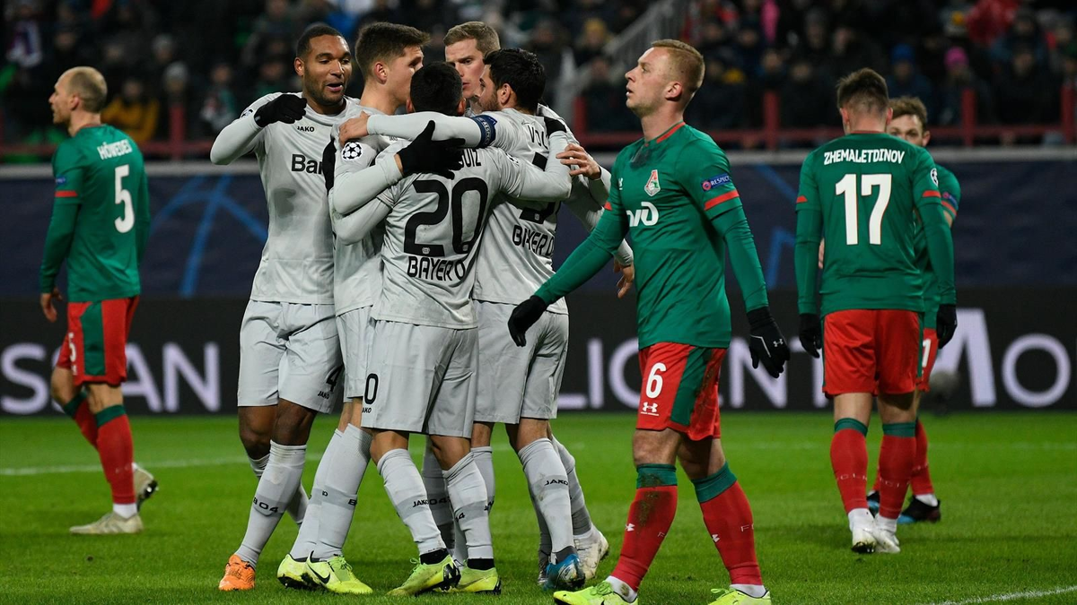 Байер празднует забитый гол. Матч Локомотив - Байер