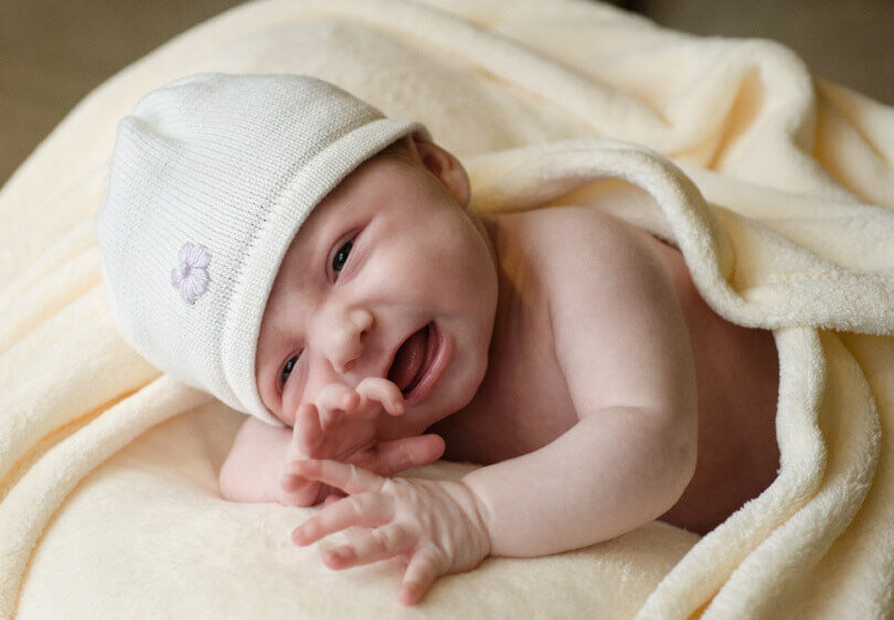 Нас спрашивают: «У новорожденного дрожат руки и подбородок. Это нормально?»