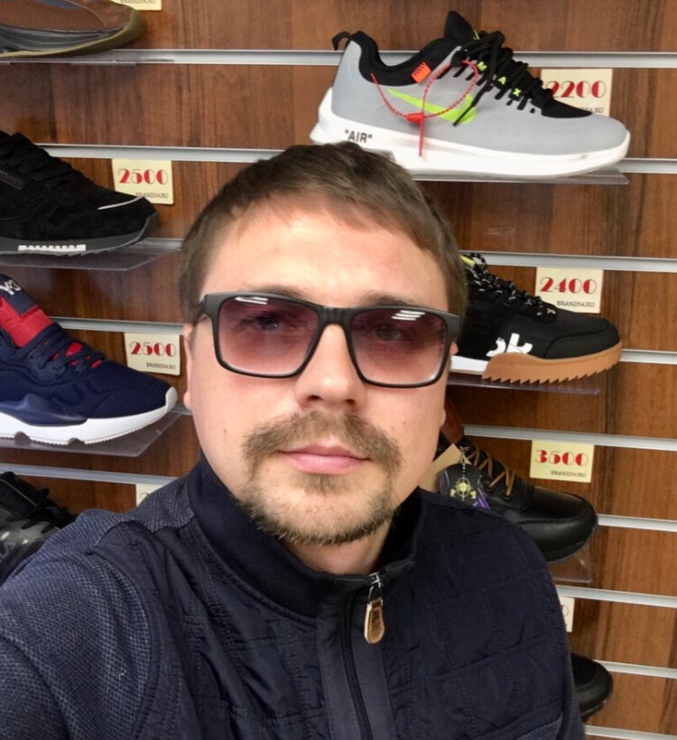 Я в своём магазине на пр. Карла Маркса 55