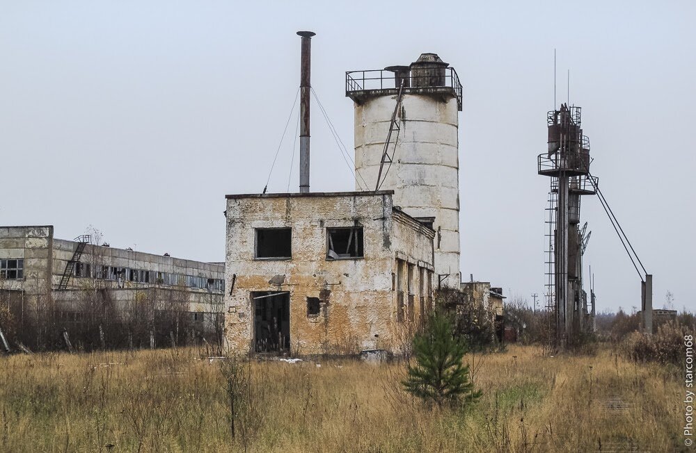 Башня для сушки песка. Тепловозоремонтное депо слева.