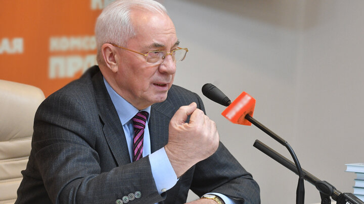 Бывший премьер-министр Украины Николай Азаров.
 