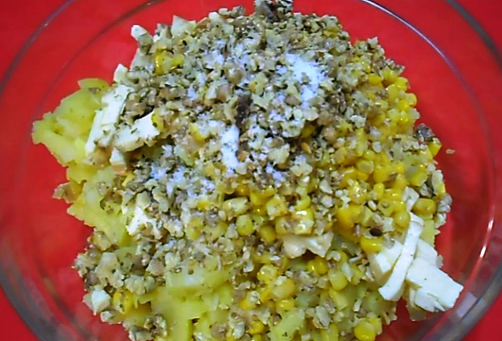 Салат «Сосновая шишка» — пошаговый классический рецепт с фото от Простоквашино