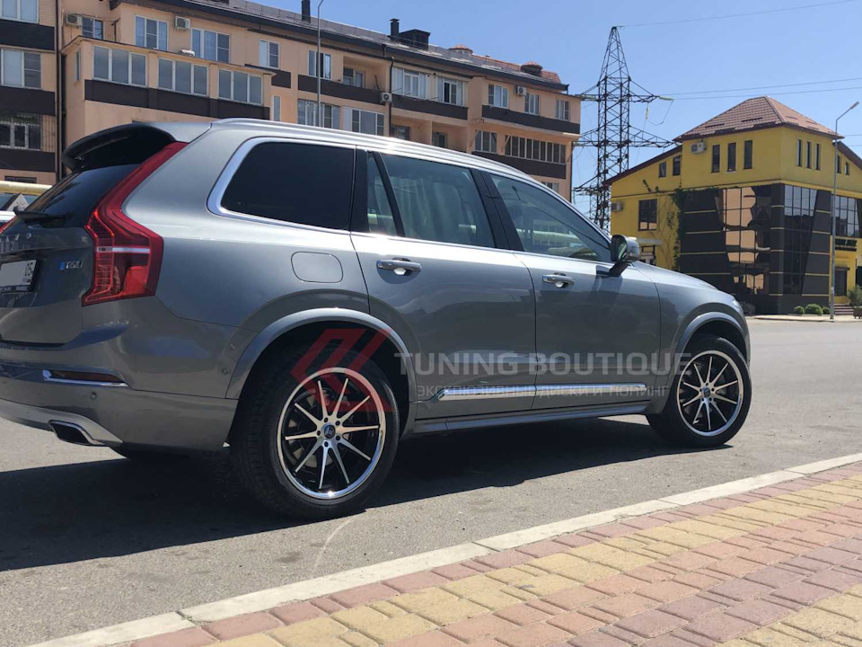 Volvo XC90 на 20" дисках Rohana RC10 