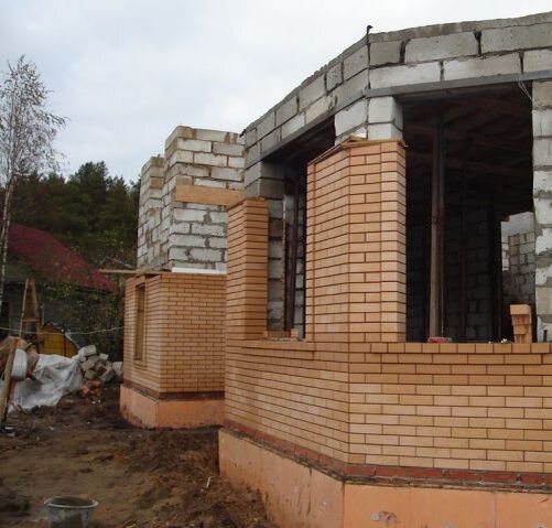 Облицовка стен дома кирпичом
