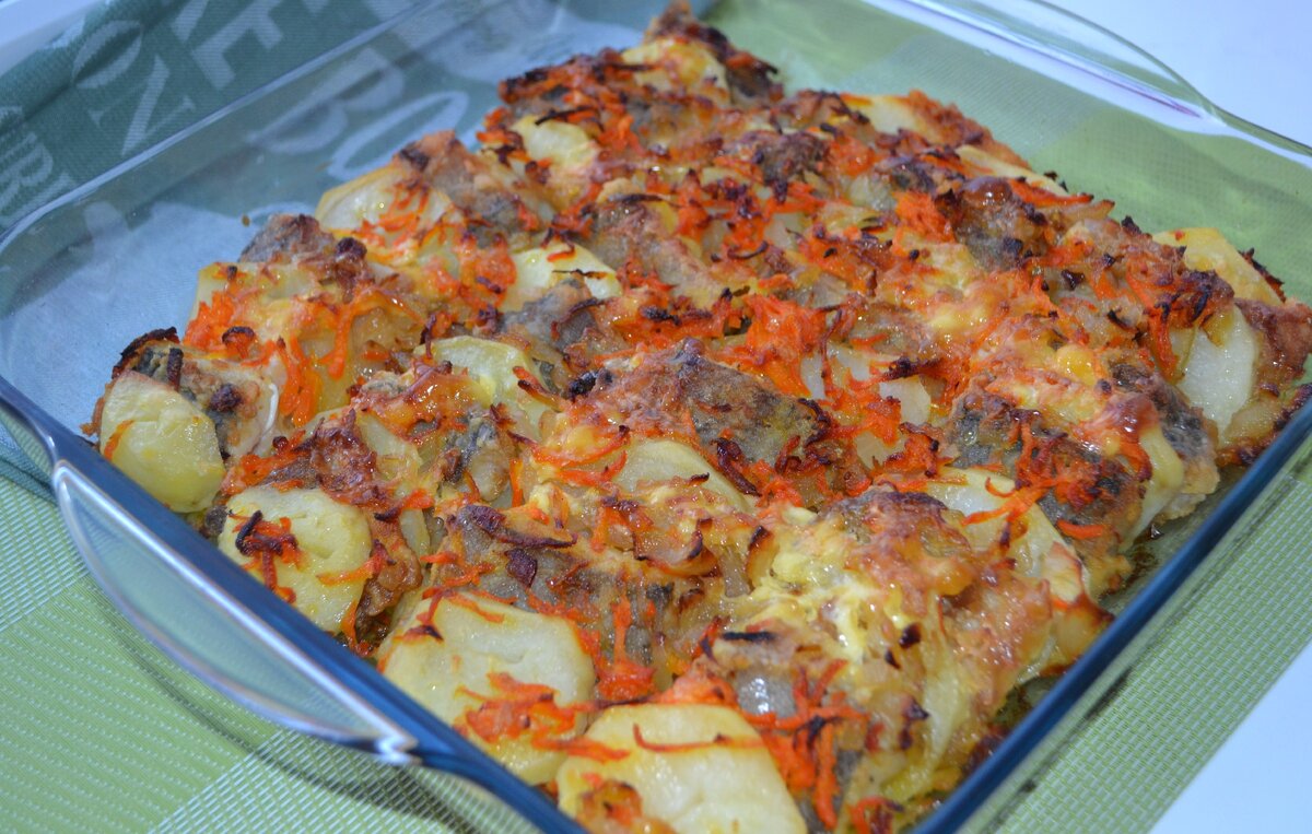 Минтай в духовке с морковью и луком в майонезе с картошкой пошагово с фото