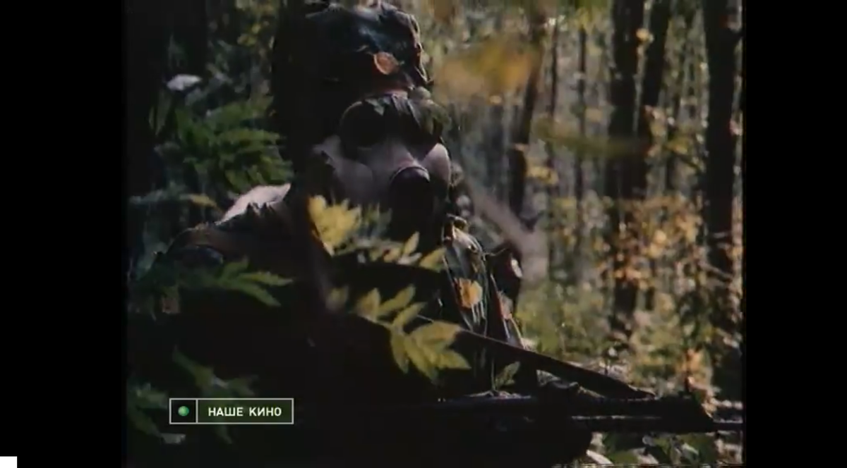 Советский спецназовец с автоматом. Кадр из фильма.