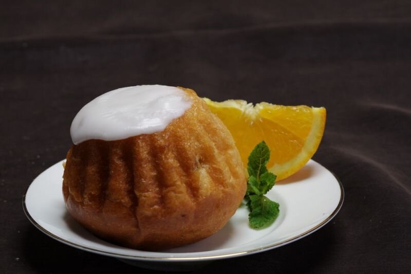 Десерт  -это и есть ромовая баба. пропитанный сладким сиропом кекс.             фото: открытые источники сети.