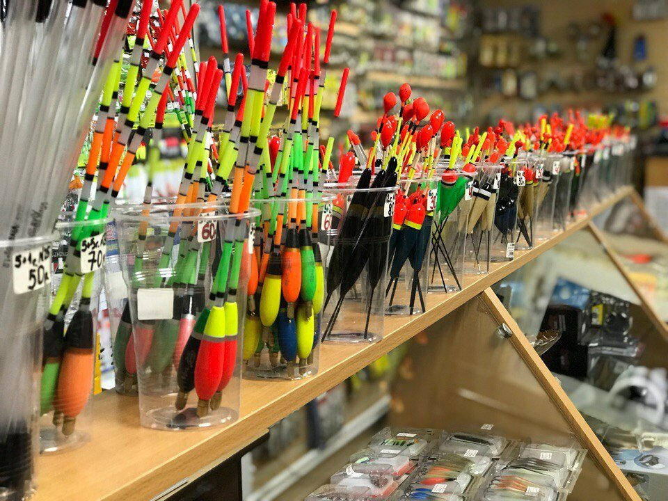Рыболовный магазин. Магазин для рыбалки. Магазин рыбалки ассортимент. Рыбацкий магазин.