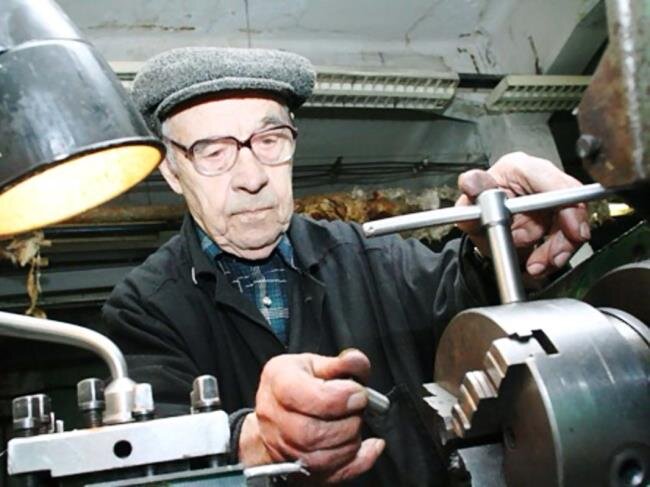 Пенсионеров становится всё меньше. Фото: crisis.in.ua.