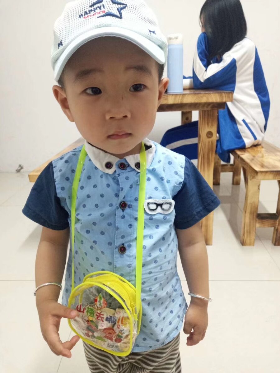 Их сынишка и старшая дочь