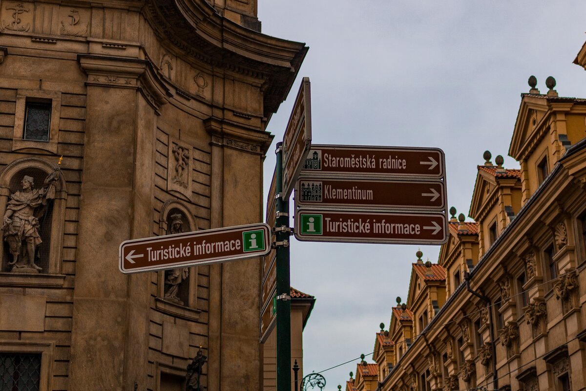 Ответ праге. Прага таблички. Прага символ города. Sign Chech