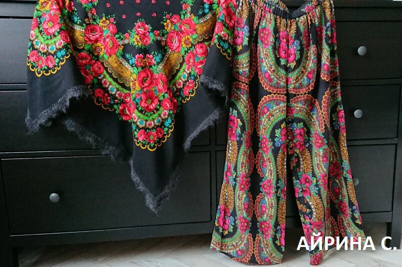 Платок "Маков цвет", художник Сотскова Галина и брюки Mes Demoiselles