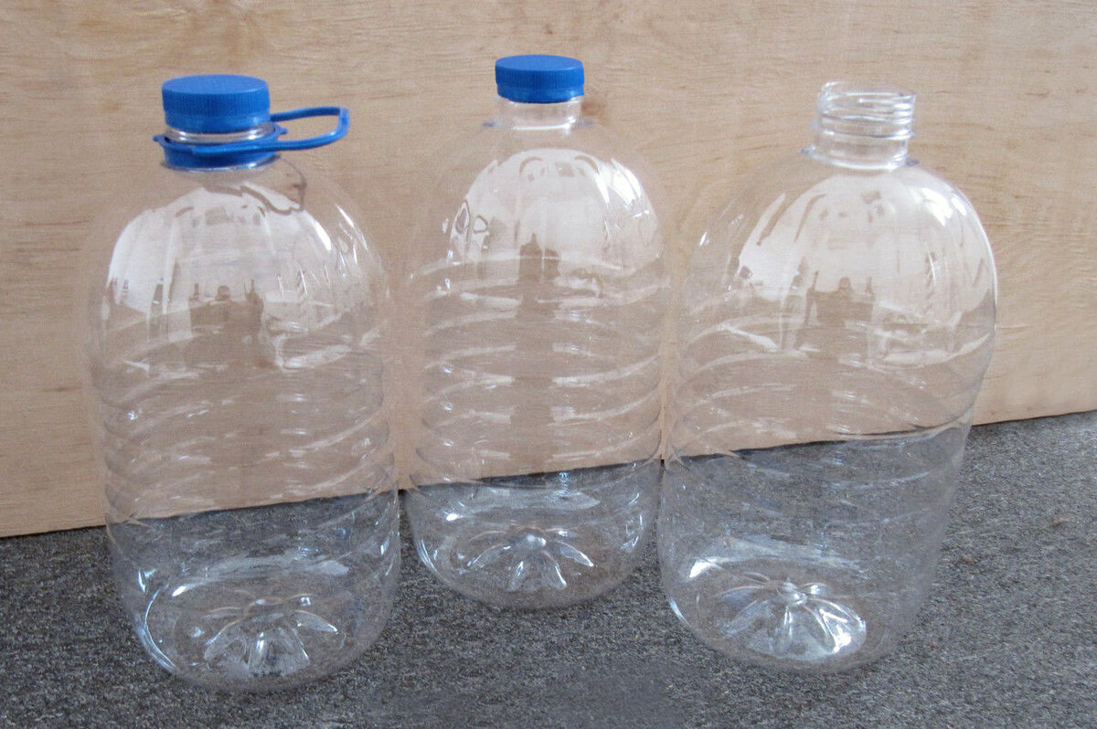 Фигурки из 5 литровых пластиковых бутылок фото