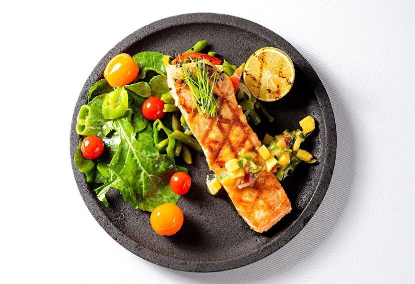 Лосось с овощами на обед