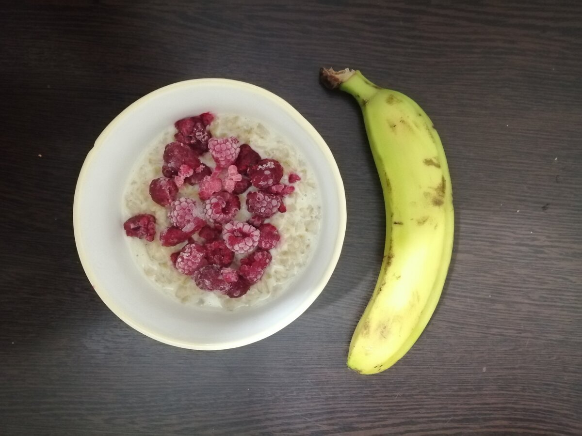 Овсяная каша с малиной