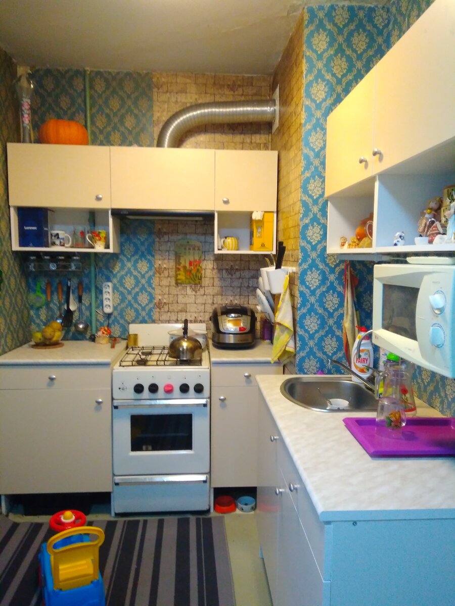 На первое время поменяли только мебель.