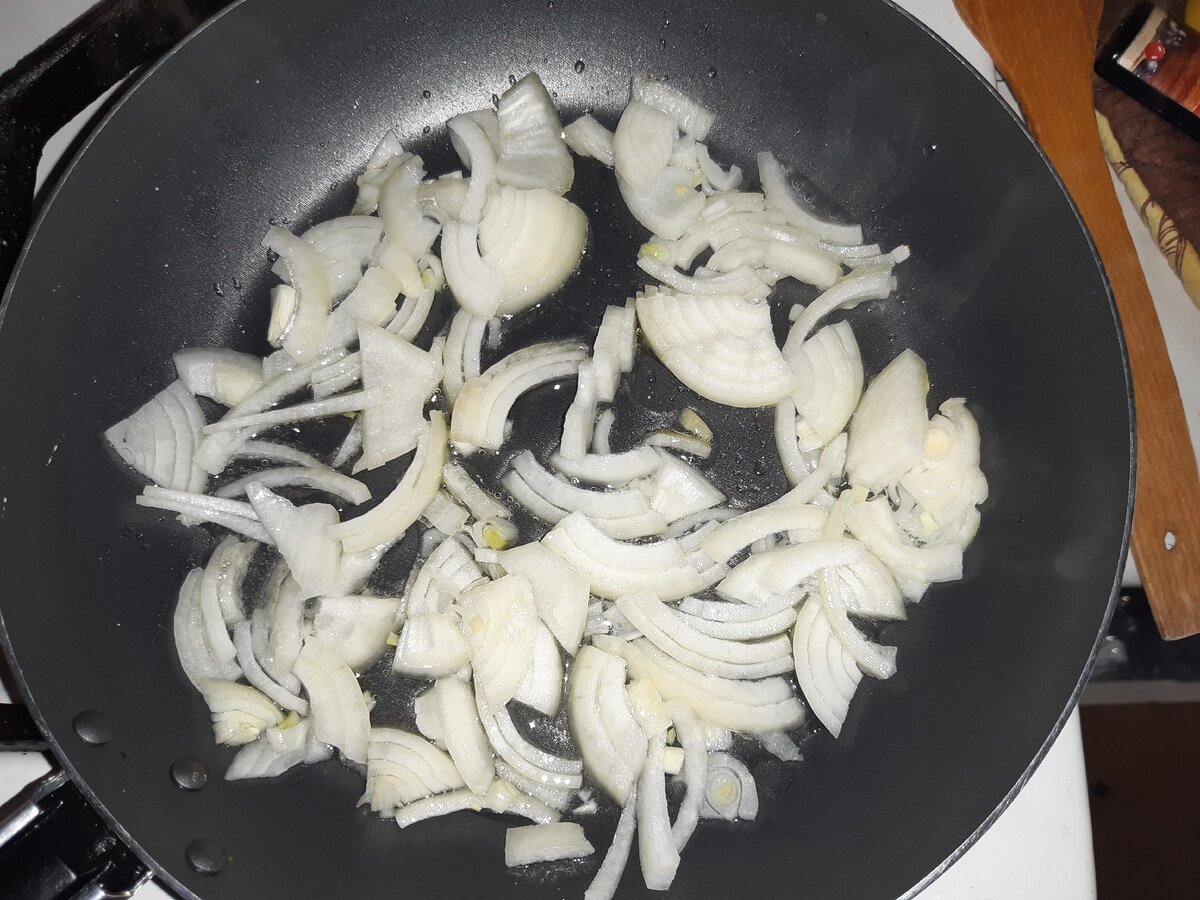 Не поджариваем, тушим помешивая.5-10мин 