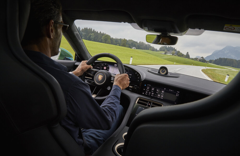 Кокпит электромобиля Taycan Turbo S