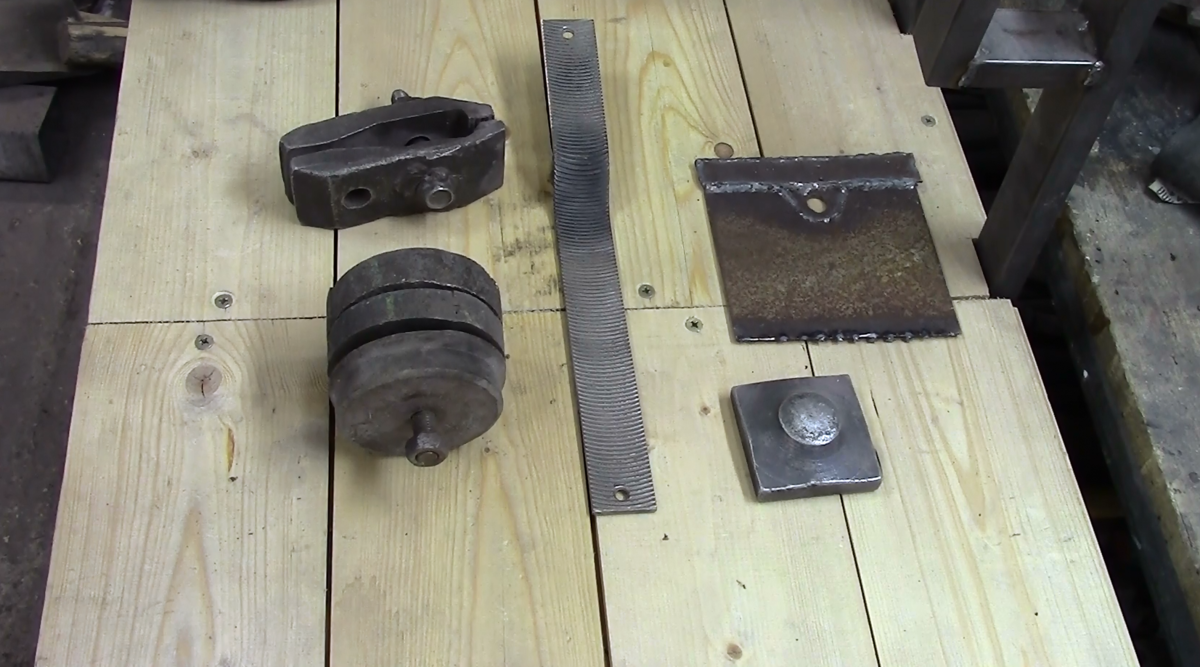 Приспособы для кузовного ремонта.