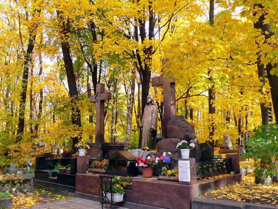 Новодевичий монастырь кто похоронен. Новодевичье кладбище Санкт-Петербург. Кладбище Новодевичье кладбище Санкт Петербург. Кладбище Новодевичьего монастыря в Санкт-Петербурге. Новодевичий монастырь СПБ кладбище.