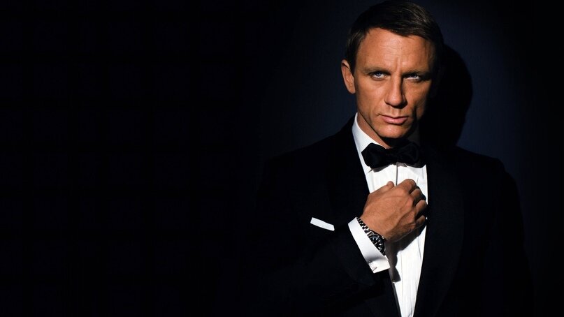 само собой, номер один — Бонд. Джеймс Бонд.