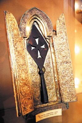 
В наши дни, Святое Копье хранится в Эчмиадзине (Армения) в золотом ковчеге.