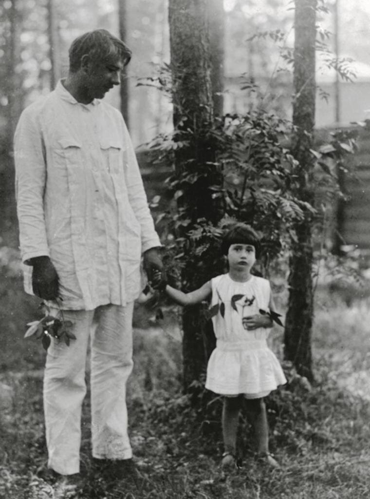 К.И. Чуковский с дочерью. Источник фото Яндекс.Картинки