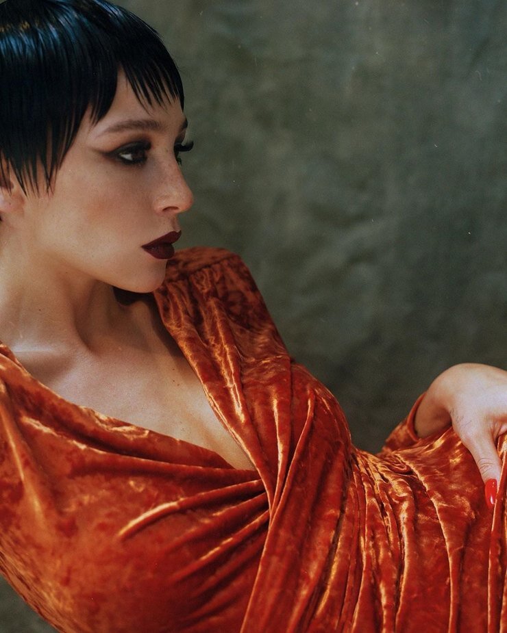 Настя Ивлеева с черным цветом волос @nastyaivleeva