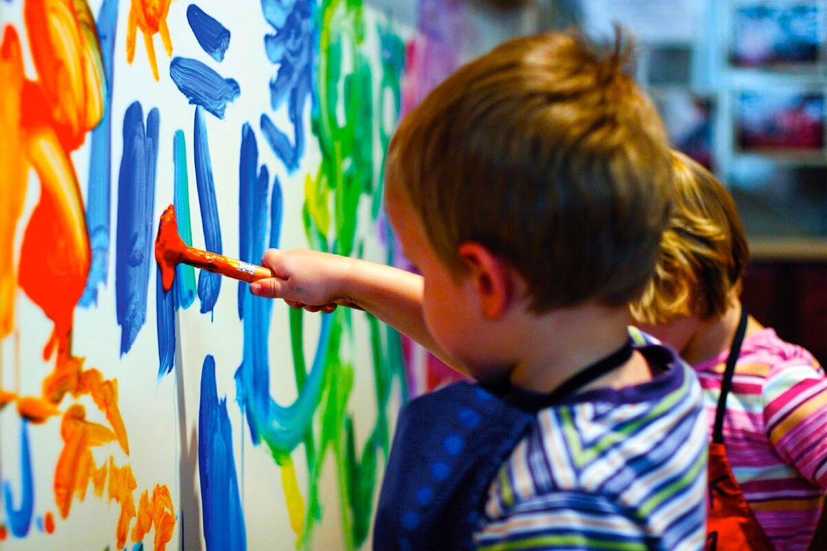 Фото с сайта https://www.brooklynkids.org/paint-play/