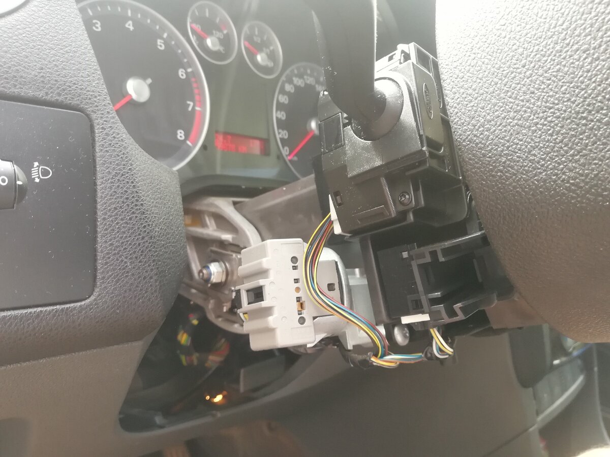 Разобрать и подсоединить все быстро, дольше вырезать отверстие под джойстик.