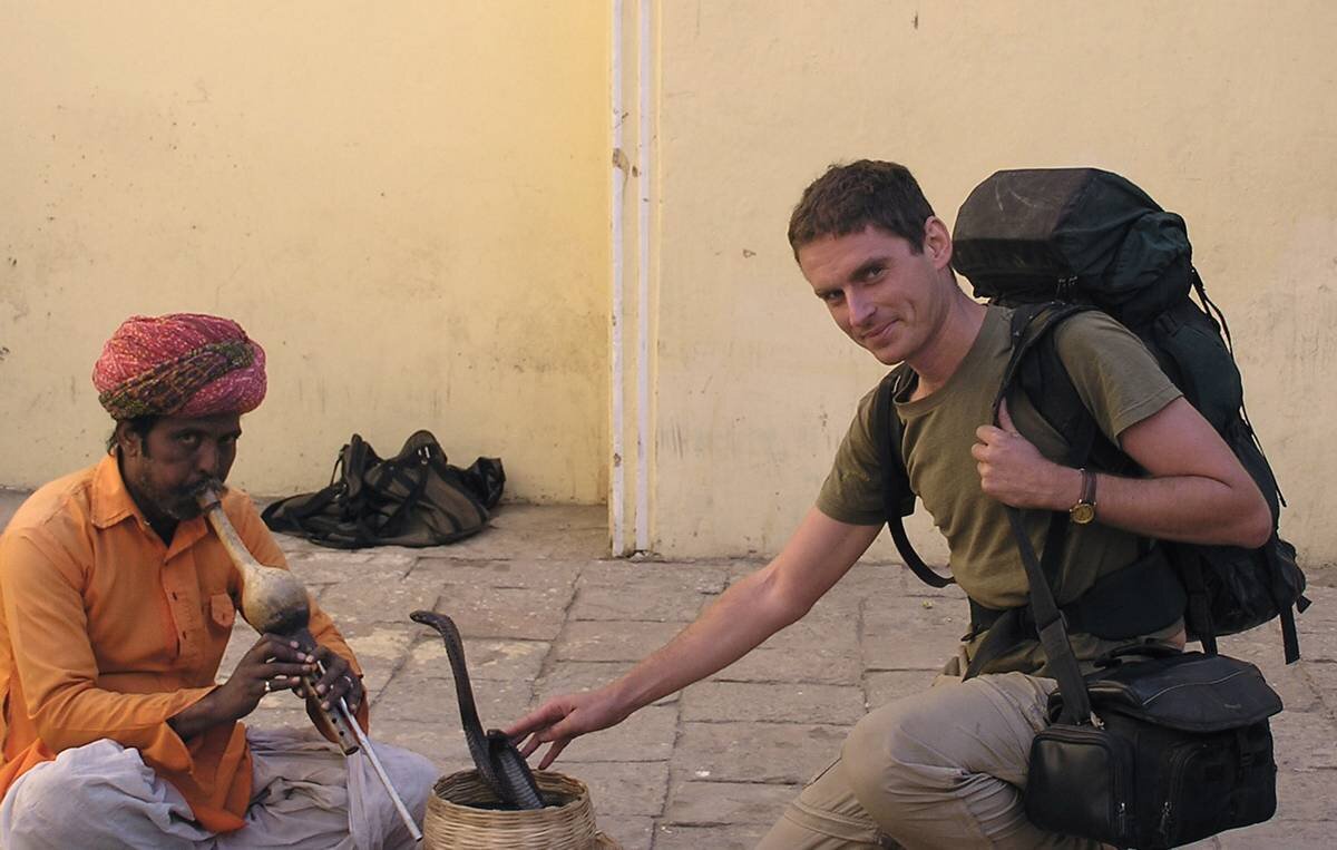 Заклинание змей – одна из древнейших жульнических профессий