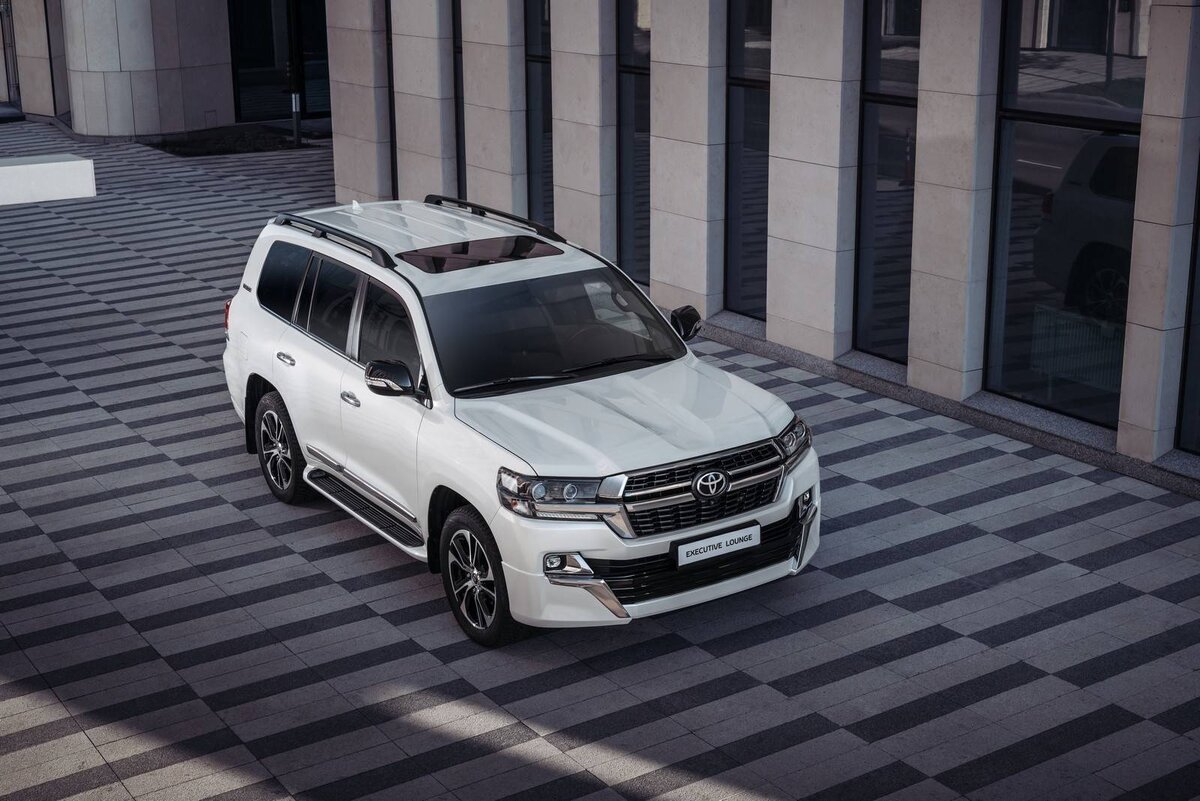 Toyota Land Cruiser 200 (Executive Lounge) 
